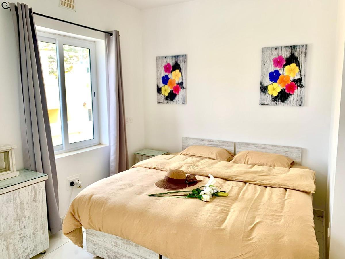 Private Bedroom With Balcony In A Shared Apartment At The Bay Of Xlendi Eksteriør bilde